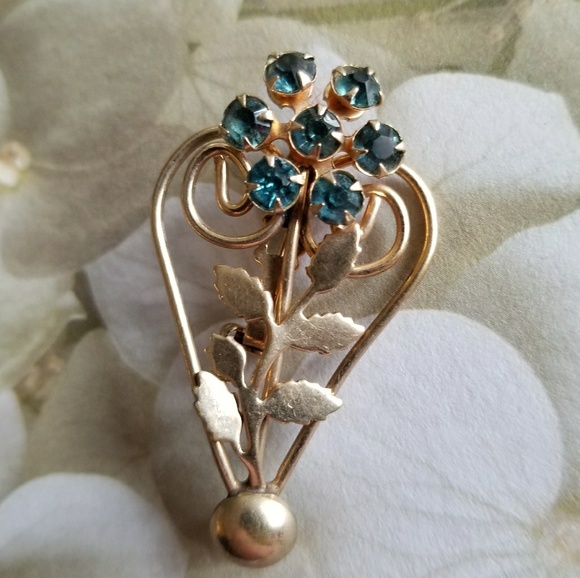 Vintage flower brooch peacock blue gems gold tone floral pin - Picture 2 of 7